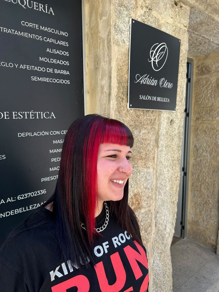Color de fantasía rojo y negro con flequillo